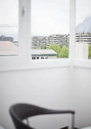 Basic Hotel