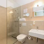 Basic Hotel
