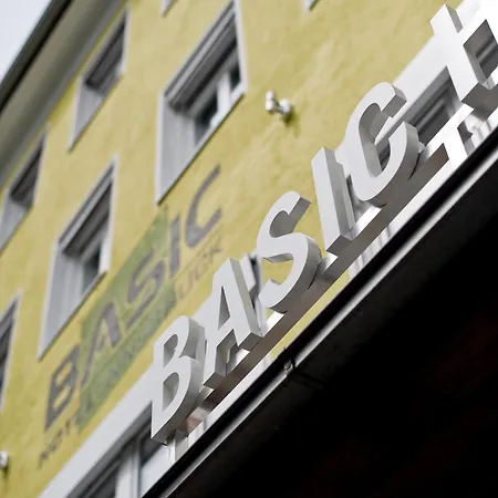 Hotel Basic 3*